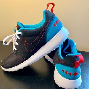 Nike Roshe Run Tribal size 9.5
